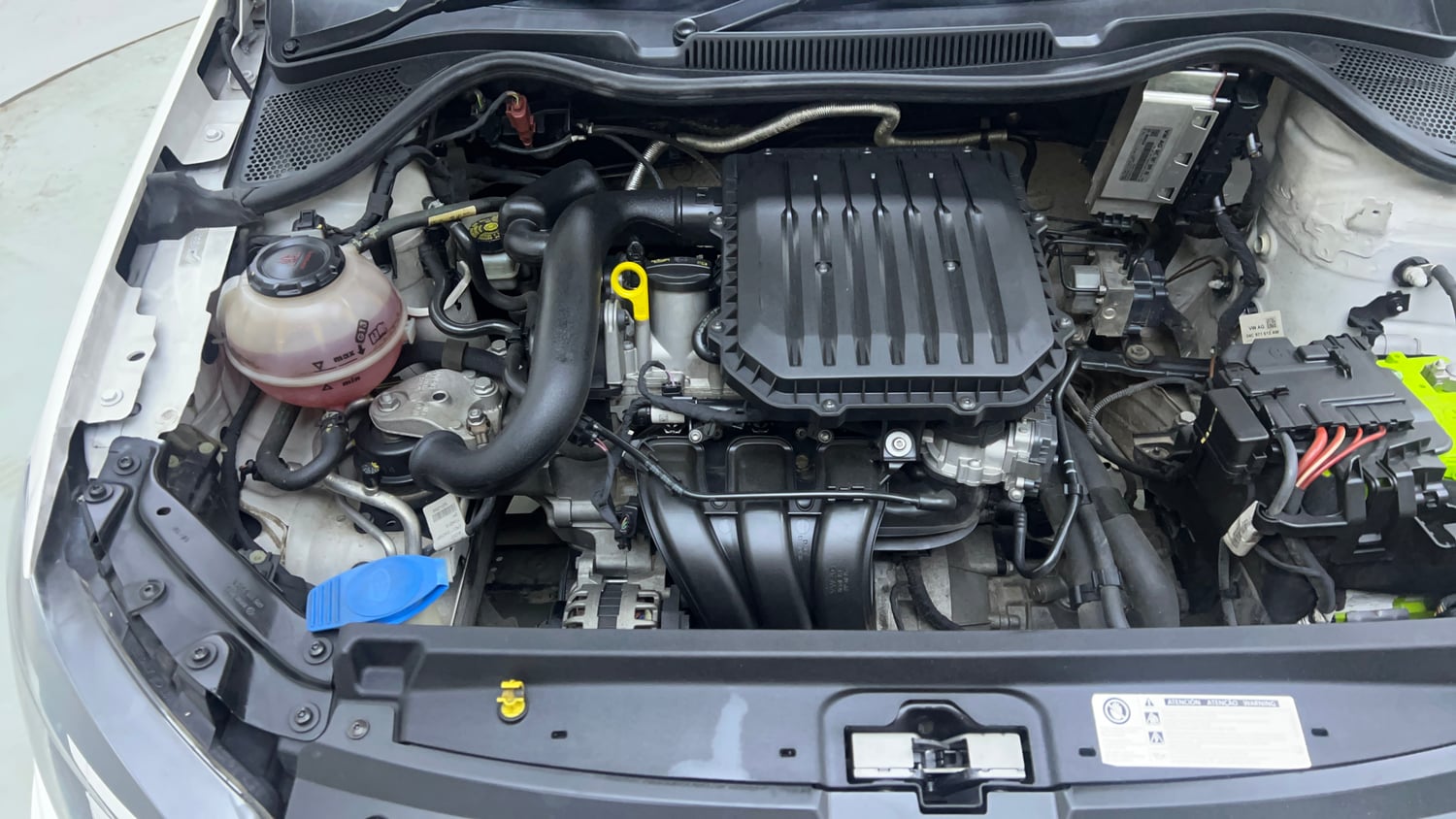 Used 2019 Volkswagen Ameo Highline1.0L (P) Petrol Manual engine ENGINE RIGHT SIDE VIEW