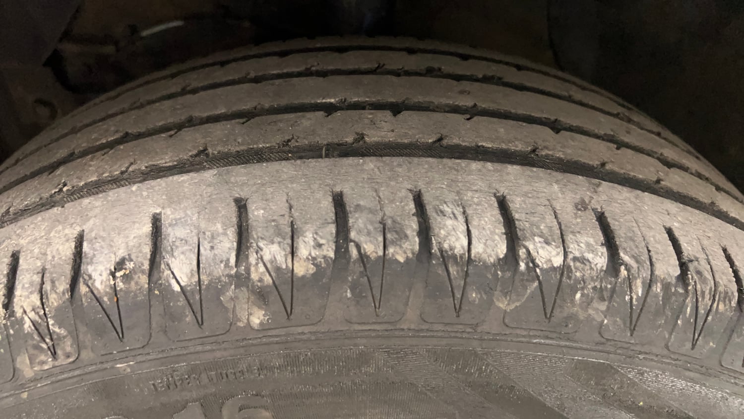 Used 2017 Maruti Suzuki Vitara Brezza [2016-2020] ZDi Plus Diesel Manual tyres LEFT FRONT TYRE TREAD VIEW