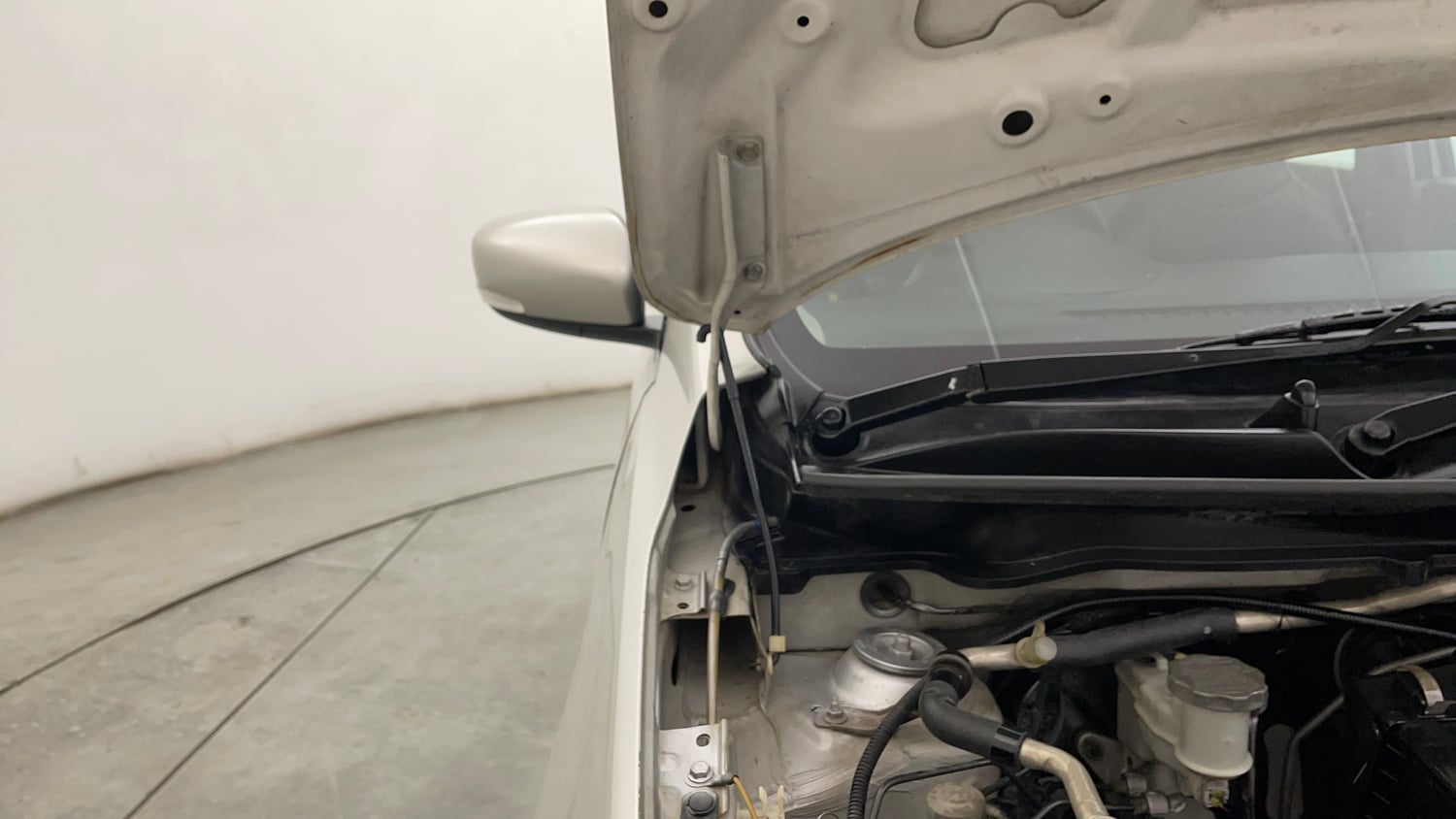 Used 2017 Maruti Suzuki Celerio ZXi Petrol Manual engine ENGINE RIGHT SIDE HINGE & APRON VIEW