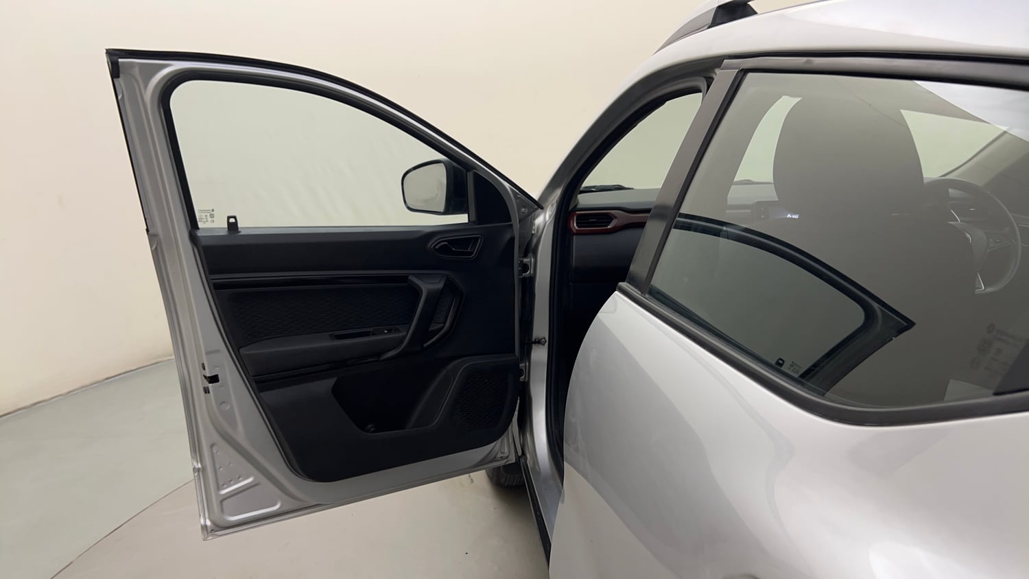 Used 2023 Renault Kiger RXZ MT Petrol Manual interior LEFT FRONT DOOR OPEN VIEW