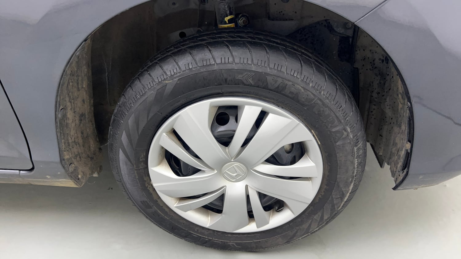 Used 2022 Honda Amaze S MT 1.2 Petrol Petrol Manual tyres RIGHT FRONT TYRE RIM VIEW