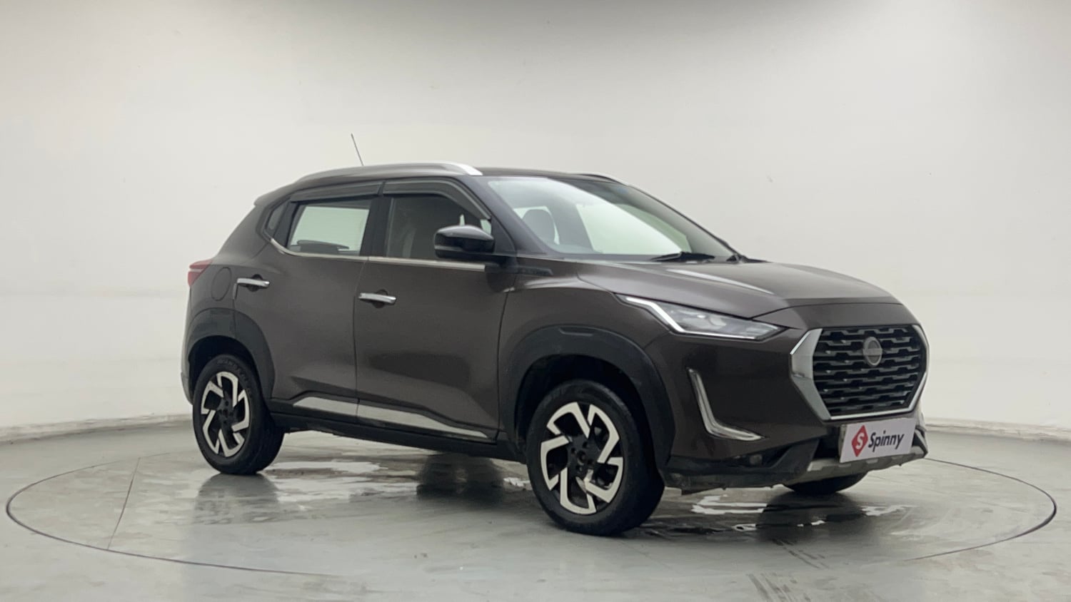 Used 2021 Nissan Magnite XV Turbo Petrol Manual exterior RIGHT FRONT CORNER VIEW