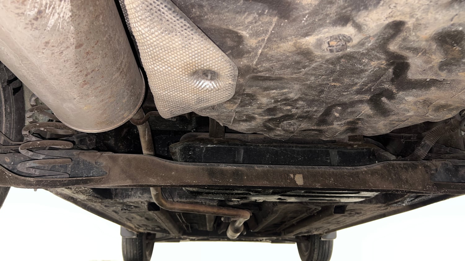 Used 2023 Renault Kiger RXZ MT Petrol Manual extra REAR UNDERBODY VIEW (TAKEN FROM REAR)