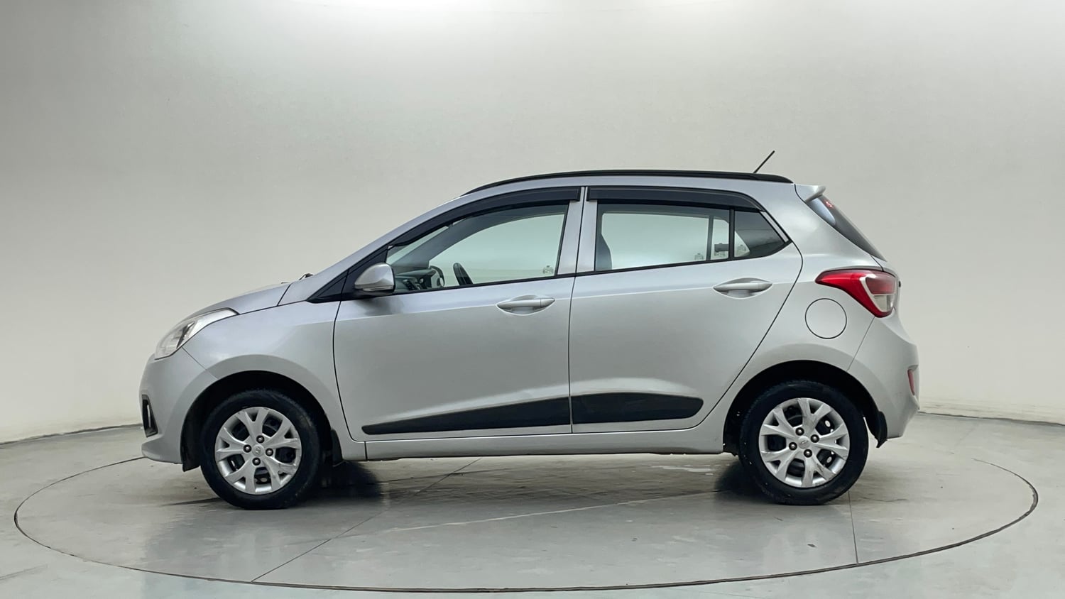 Used 2015 Hyundai Grand i10 Sportz 1.2 Kappa VTVT Petrol Manual exterior LEFT SIDE VIEW