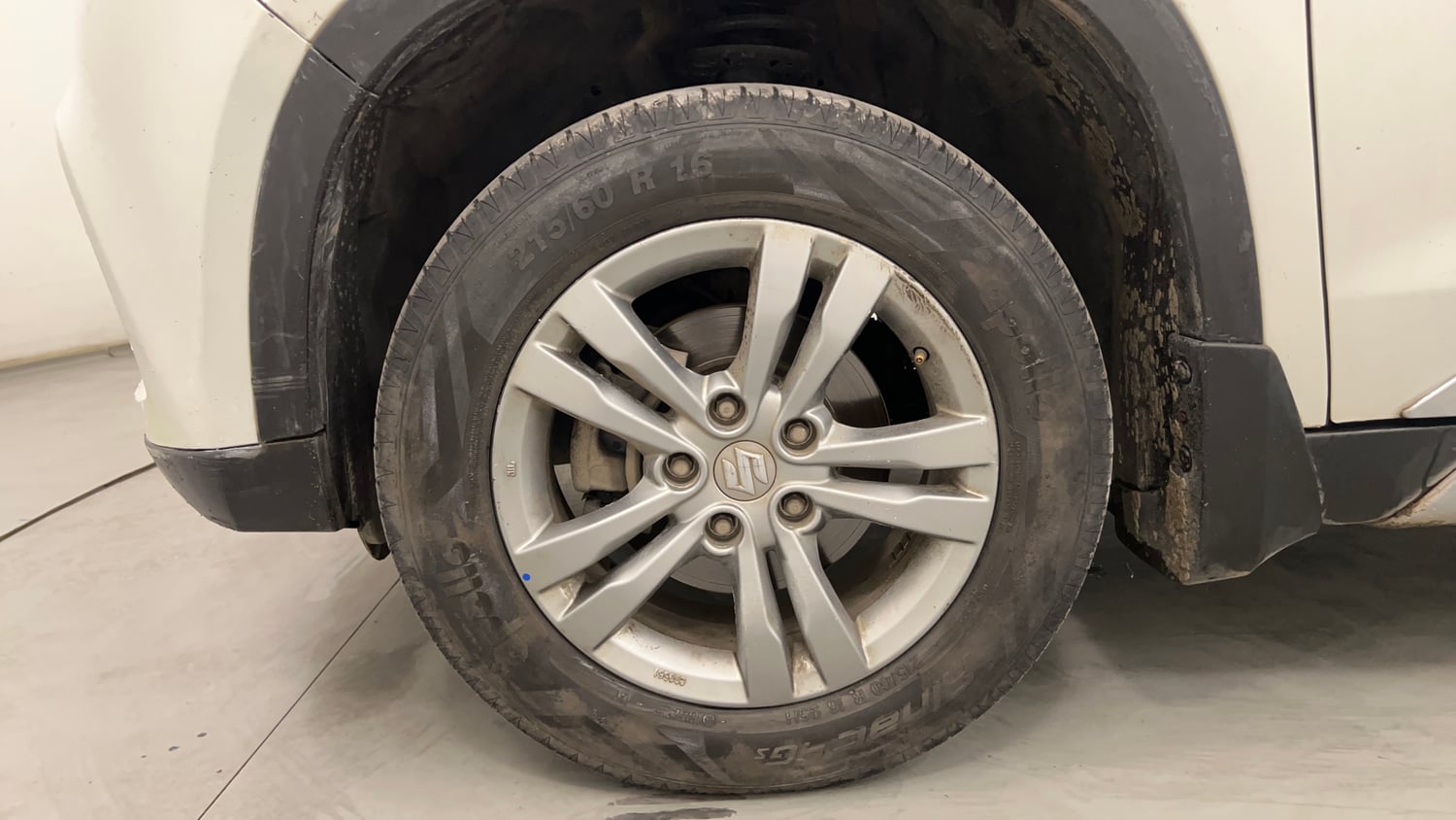 Used 2017 Maruti Suzuki Vitara Brezza [2016-2020] ZDi Plus Diesel Manual tyres LEFT FRONT TYRE RIM VIEW