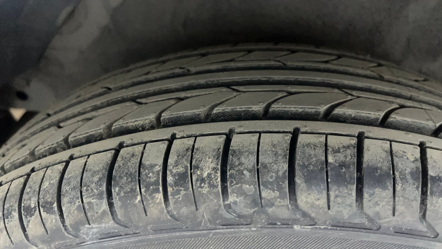 Used 2014 Hyundai i20 Magna 1.2 Petrol Manual tyres RIGHT REAR TYRE TREAD VIEW
