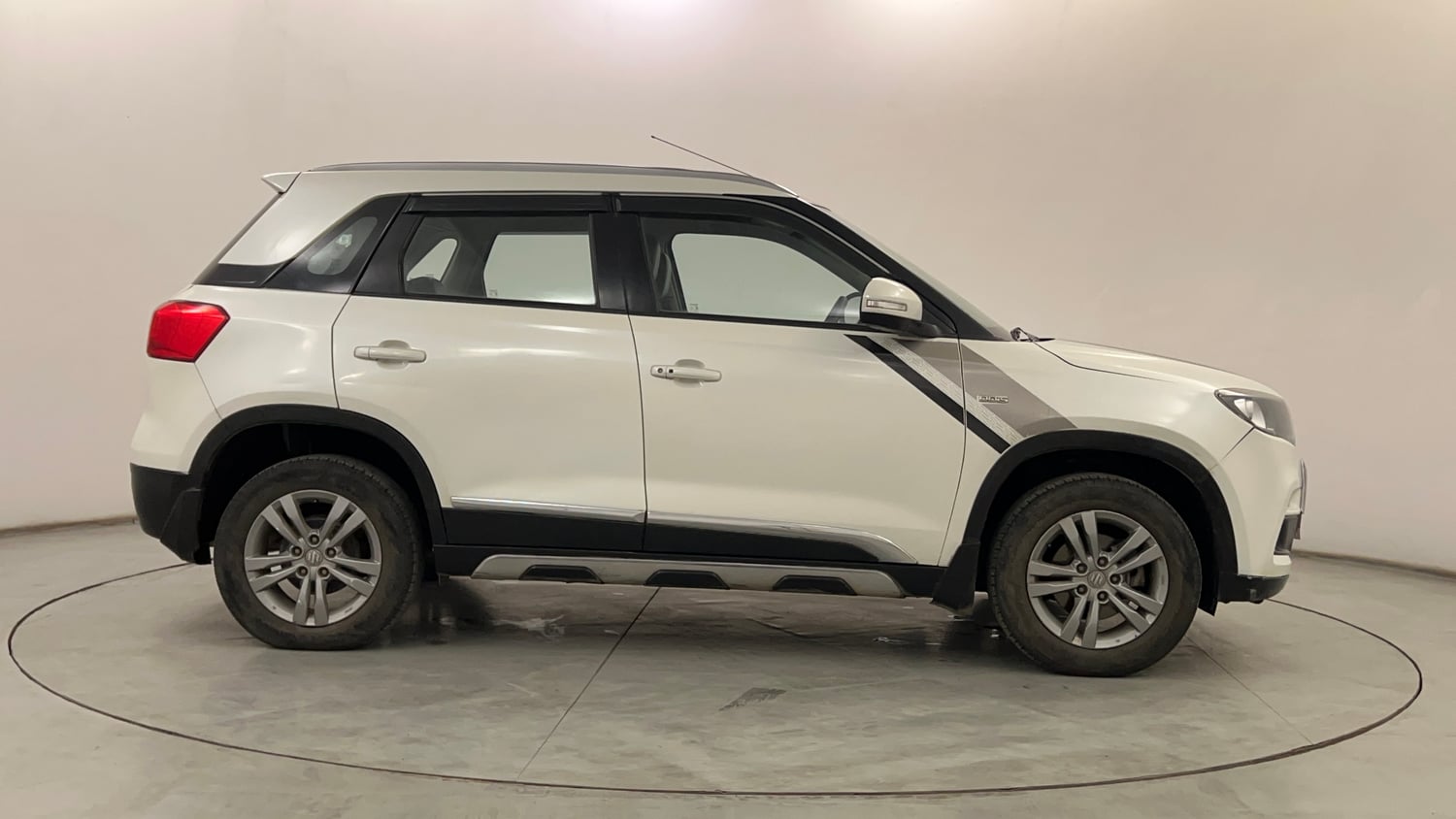 Used 2017 Maruti Suzuki Vitara Brezza [2016-2020] ZDi Plus Diesel Manual exterior RIGHT SIDE VIEW