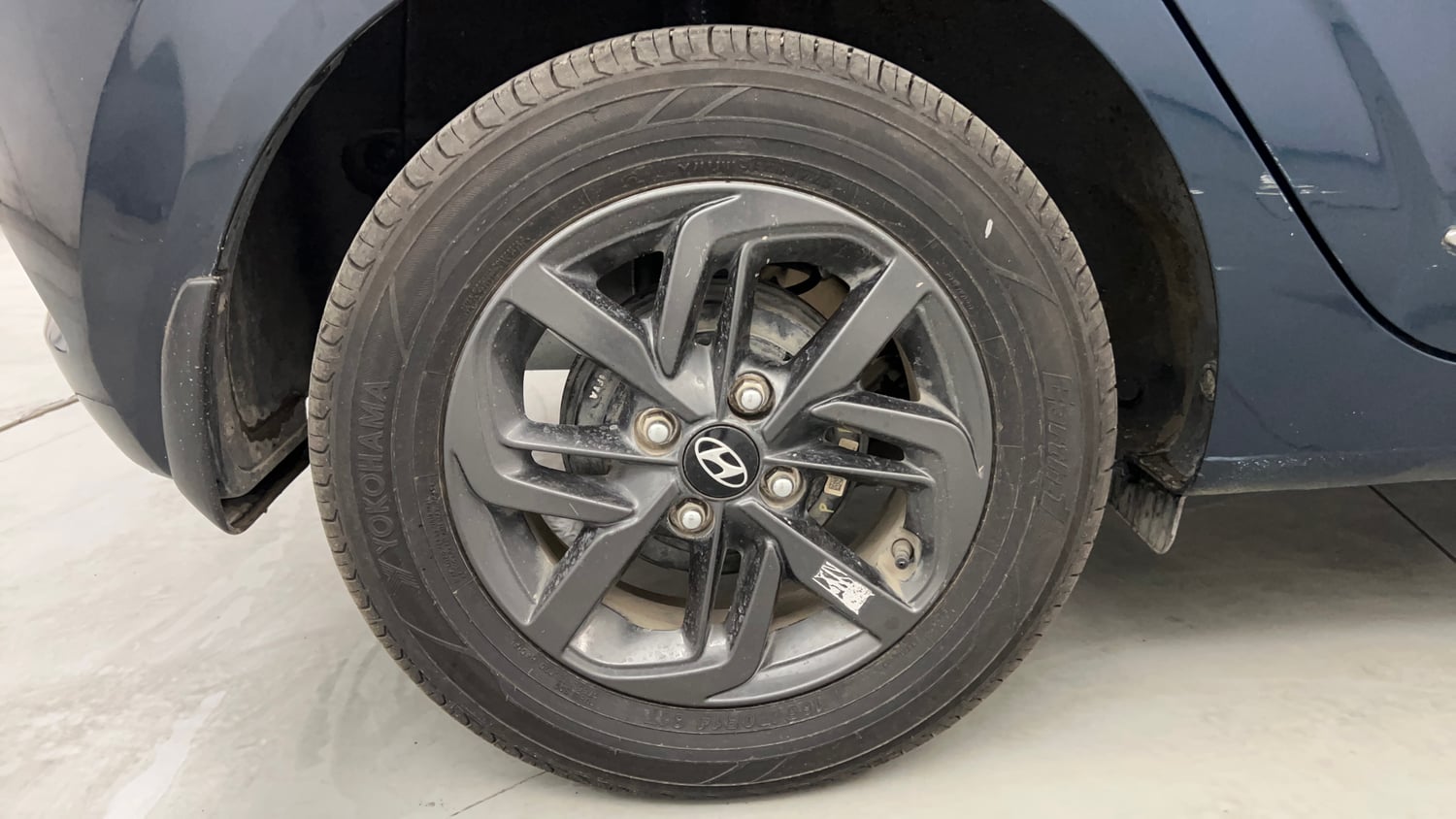 Used 2021 Hyundai Grand i10 Nios Sportz AMT 1.2 Kappa VTVT Petrol Automatic tyres RIGHT REAR TYRE RIM VIEW