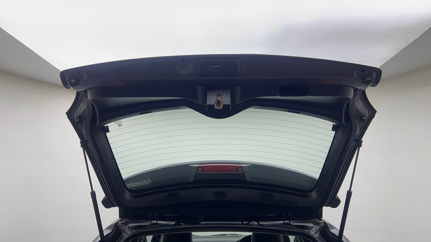 Used 2018 Maruti Suzuki Baleno Delta 1.2 Petrol Manual interior DICKY DOOR OPEN VIEW