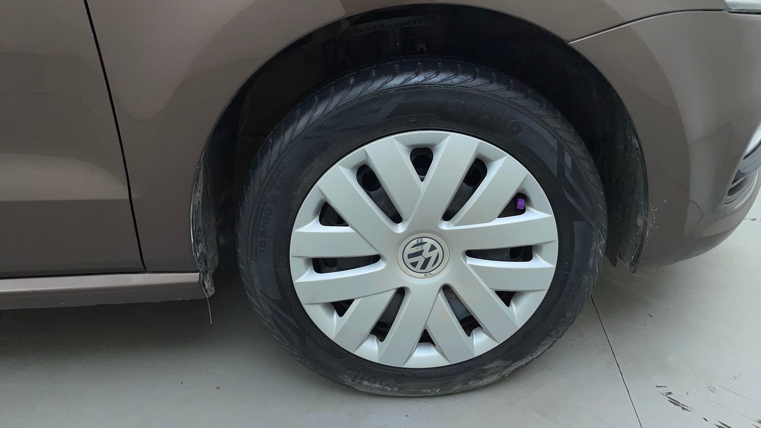 Used 2016 Volkswagen Polo Comfortline 1.2L (P) Petrol Manual tyres RIGHT FRONT TYRE RIM VIEW