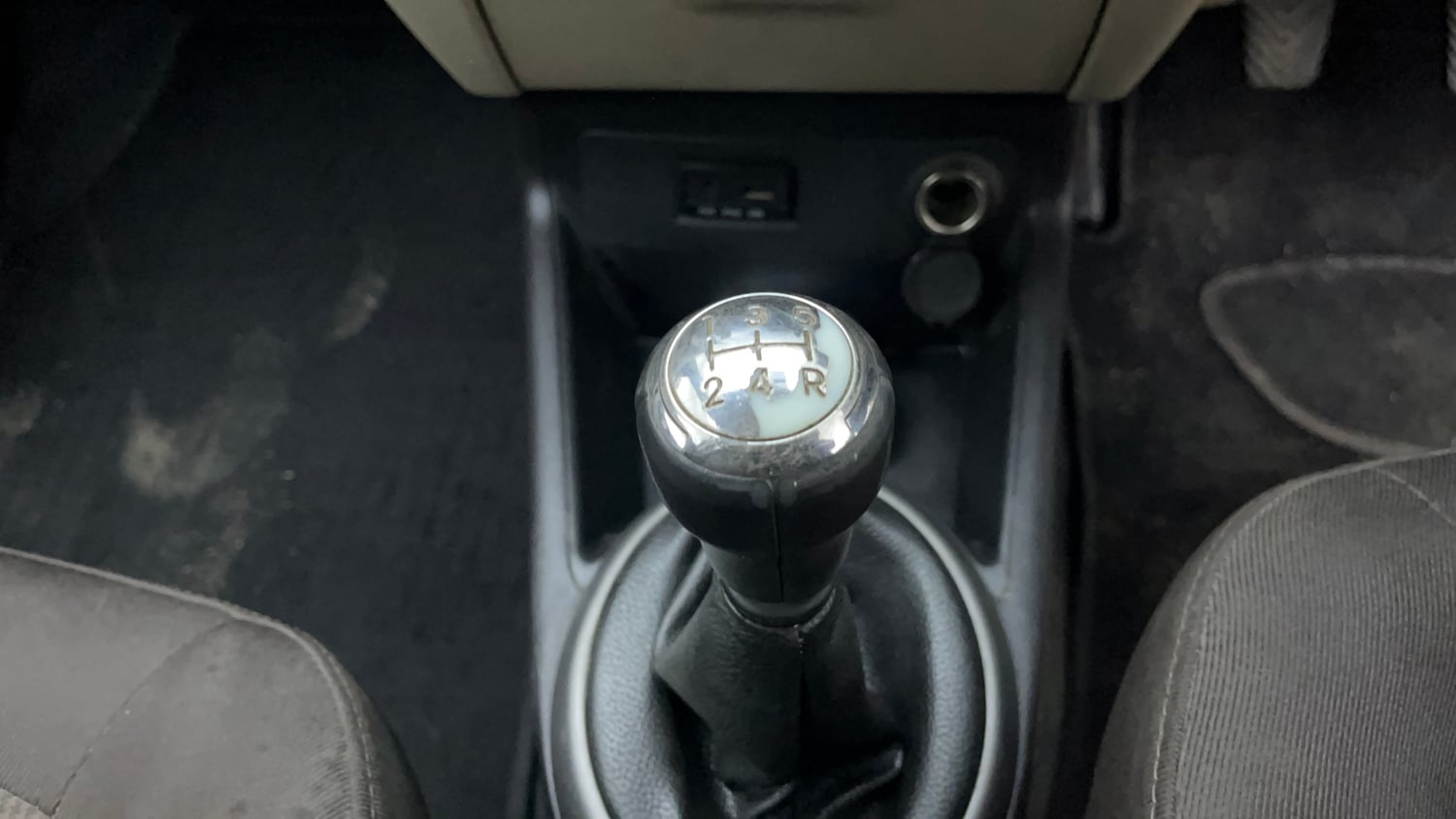 Used 2012 Hyundai i20 Asta 1.2 Petrol Manual interior GEAR  KNOB VIEW