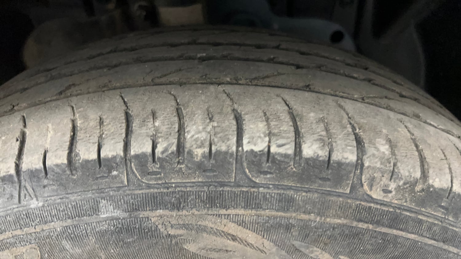 Used 2017 Ford EcoSport Trend 1.5L TDCi Diesel Manual tyres RIGHT FRONT TYRE TREAD VIEW
