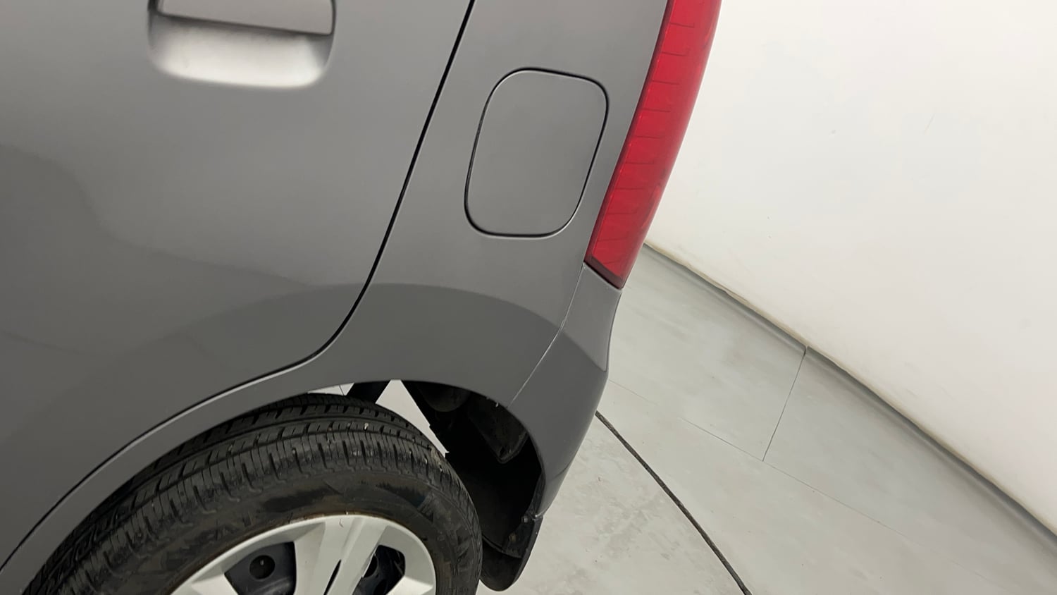 Used 2013 Maruti Suzuki Wagon R VXI Petrol Manual dents MINOR SCRATCH