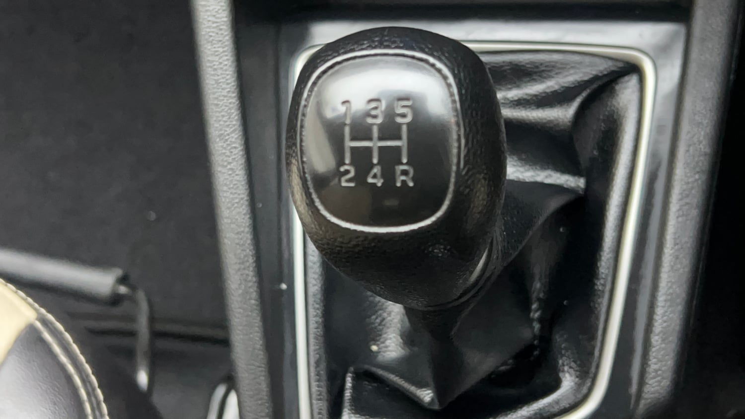 Used 2019 Hyundai Elite i20 Sportz Plus 1.2 Petrol Manual interior GEAR  KNOB VIEW