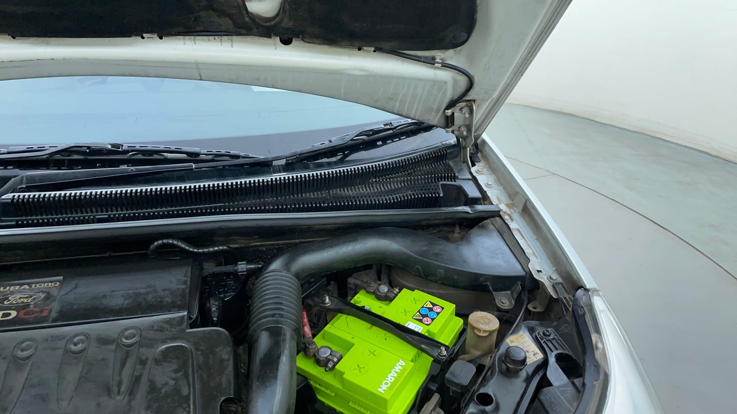 Used 2014 Ford Figo Duratorq Diesel ZXI 1.4 Diesel Manual engine ENGINE LEFT SIDE HINGE & APRON VIEW
