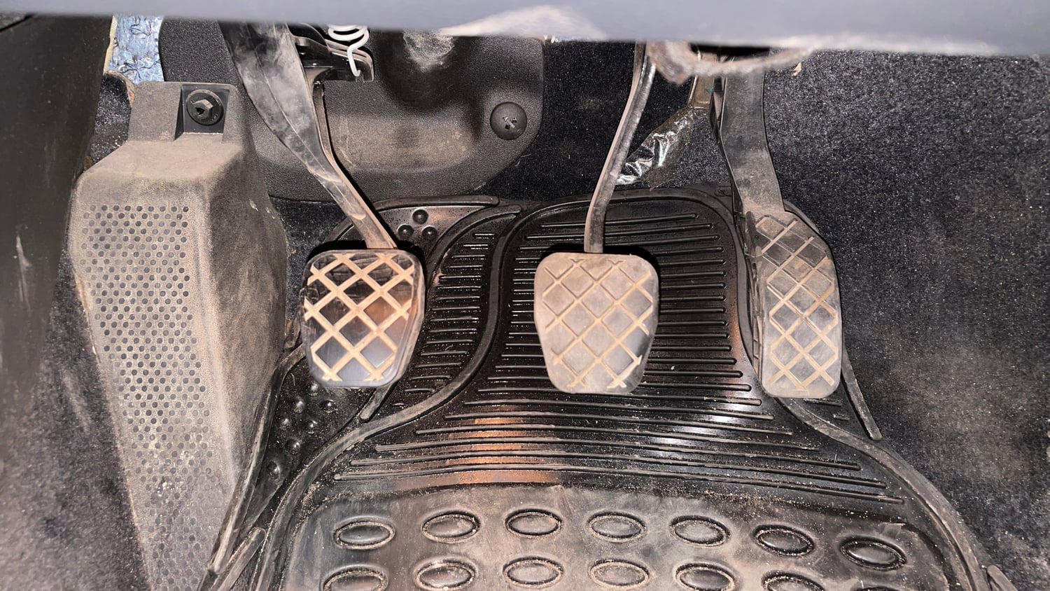 Used 2016 Volkswagen Polo Comfortline 1.2L (P) Petrol Manual interior PEDALS VIEW