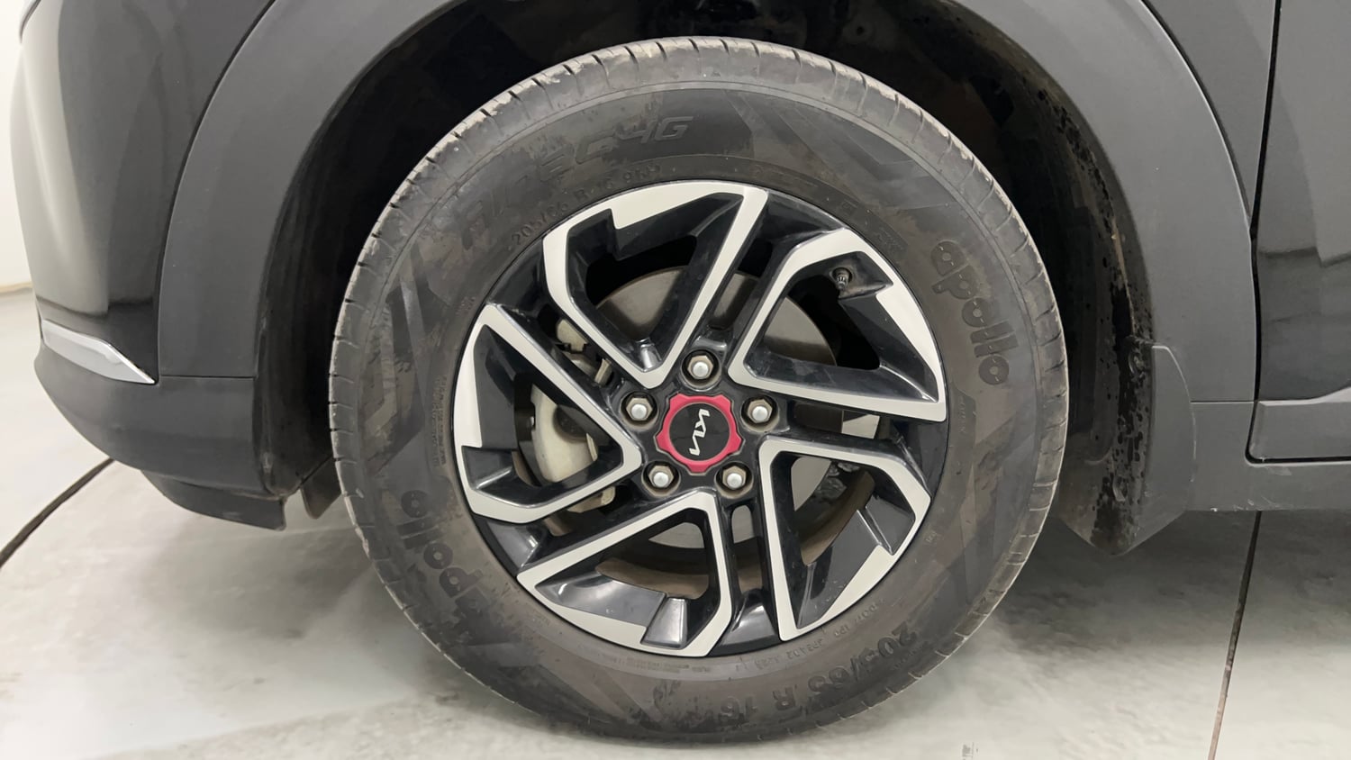 Used 2026 Kia Carens Premium (O) 1.5 Petrol 7 STR Petrol Manual tyres LEFT FRONT TYRE RIM VIEW