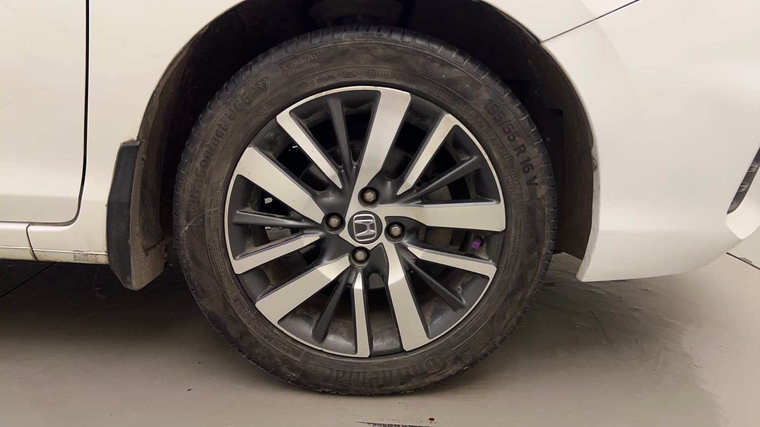 Used 2021 Honda City ZX CVT Petrol Petrol Automatic tyres RIGHT FRONT TYRE RIM VIEW