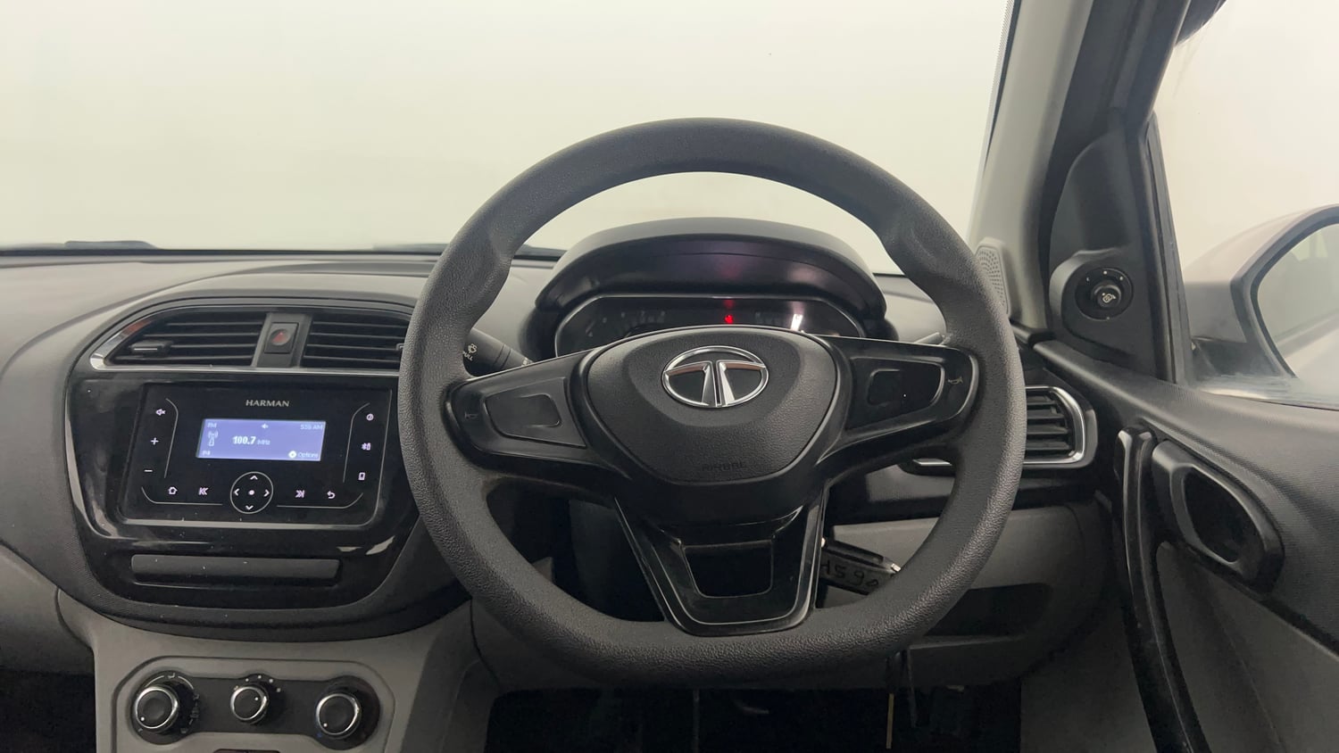 Used 2020 Tata Tiago XT Petrol Manual interior STEERING VIEW