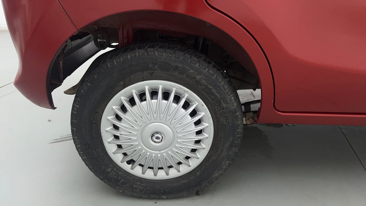 Used 2013 Maruti Suzuki Alto 800 Lxi Petrol Manual tyres RIGHT REAR TYRE RIM VIEW