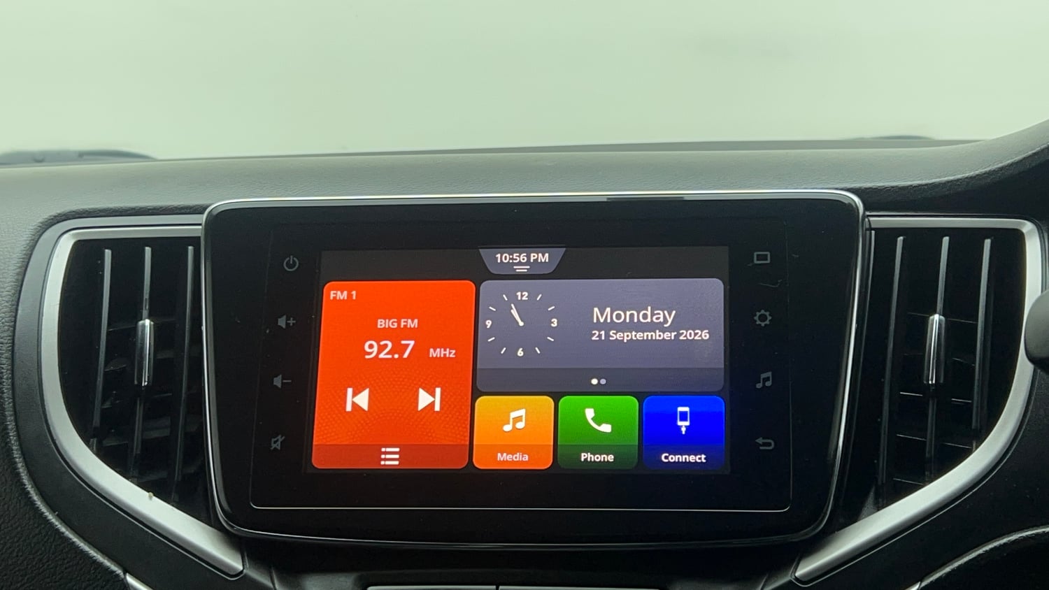 Used 2019 Maruti Suzuki Baleno Zeta Petrol Manual top_features Touch screen infotainment system