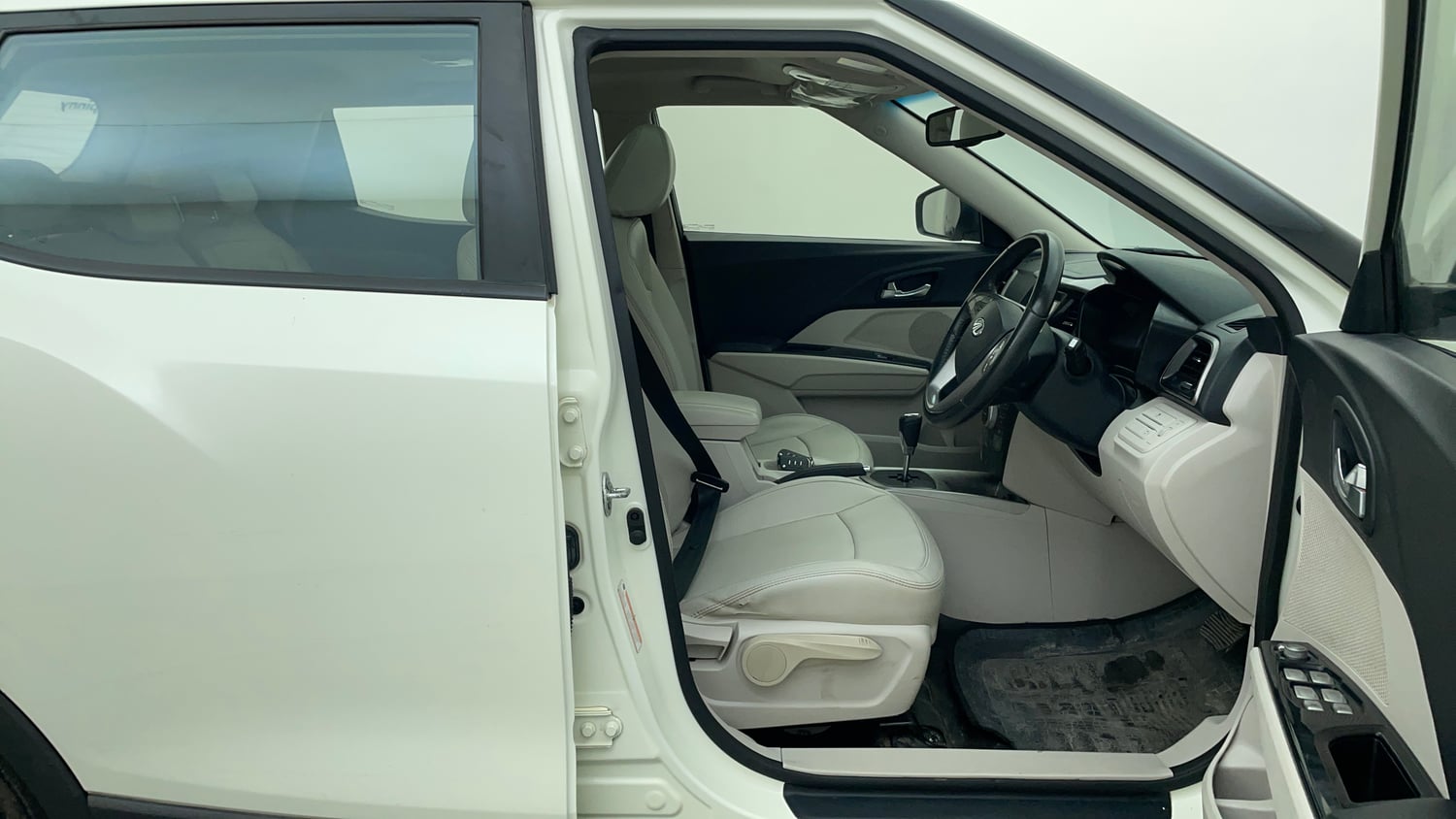 Used 2022 Mahindra XUV 300 W8 (O) 1.5 Diesel AMT Diesel Automatic interior RIGHT SIDE FRONT DOOR CABIN VIEW