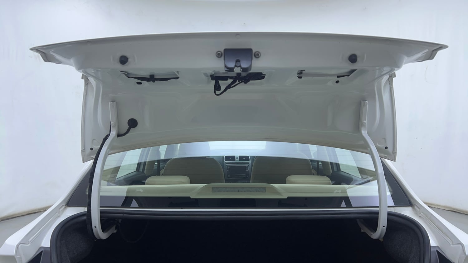 Used 2019 Volkswagen Ameo Highline1.0L (P) Petrol Manual interior DICKY DOOR OPEN VIEW