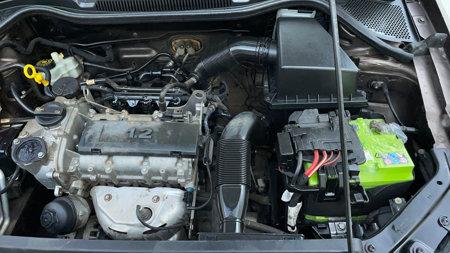 Used 2016 Volkswagen Polo Comfortline 1.2L (P) Petrol Manual engine ENGINE LEFT SIDE VIEW