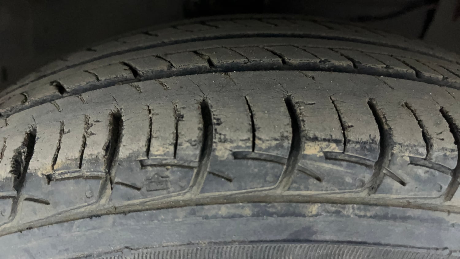 Used 2018 Maruti Suzuki Ciaz Zeta Hybrid 1.5 AT Petrol Automatic tyres RIGHT FRONT TYRE TREAD VIEW