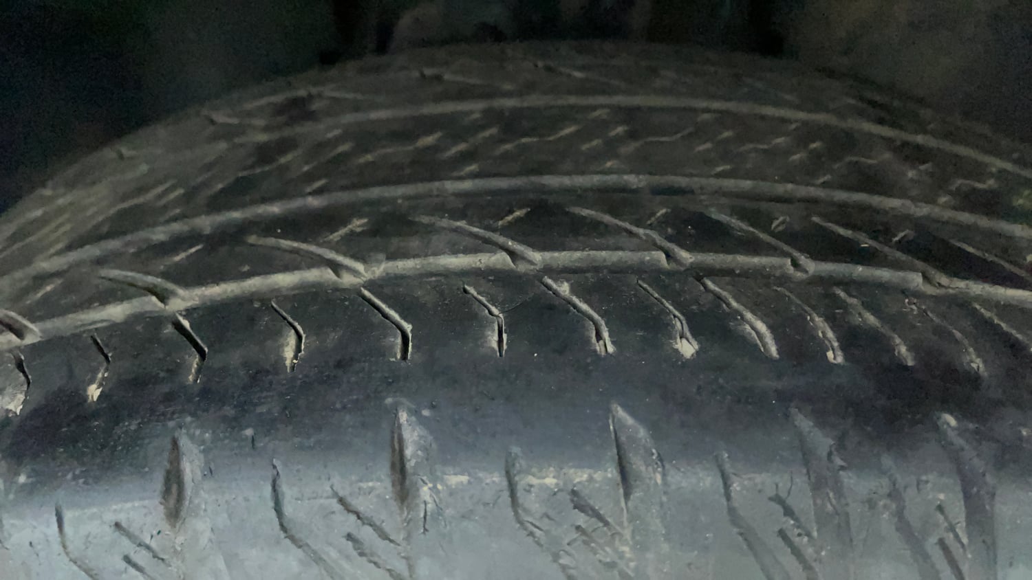 Used 2022 Tata Harrier XZ Plus Dark Edition Diesel Manual tyres RIGHT FRONT TYRE TREAD VIEW