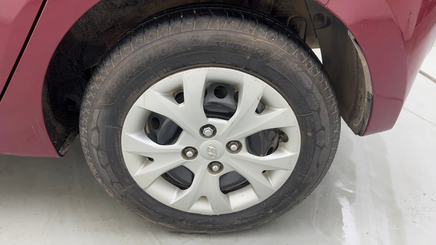 Used 2013 Hyundai Grand i10 Sportz 1.2 Kappa VTVT Petrol Manual tyres LEFT REAR TYRE RIM VIEW