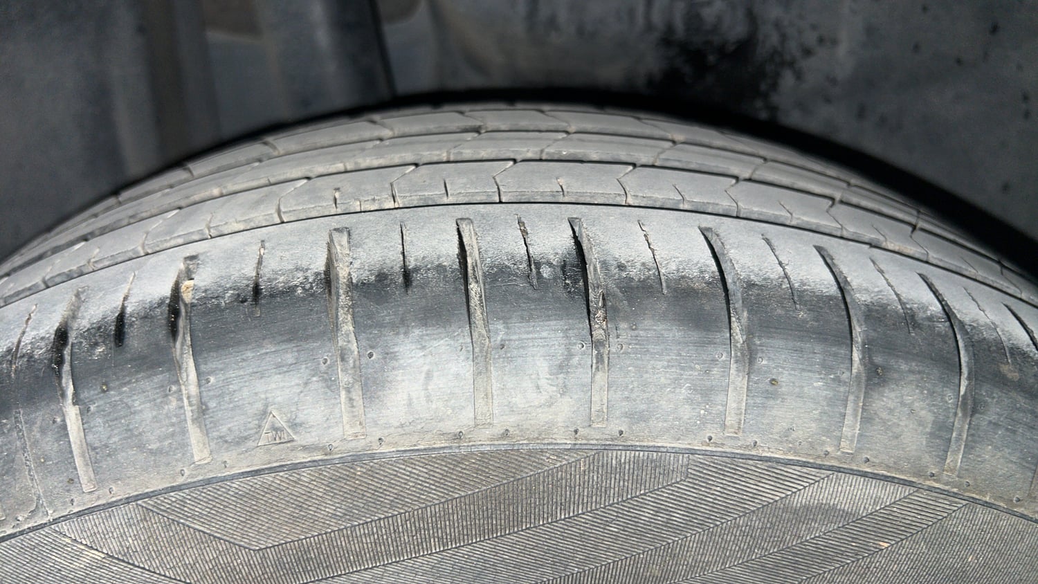 Used 2018 Maruti Suzuki Swift ZXi AMT Petrol Automatic tyres RIGHT REAR TYRE TREAD VIEW
