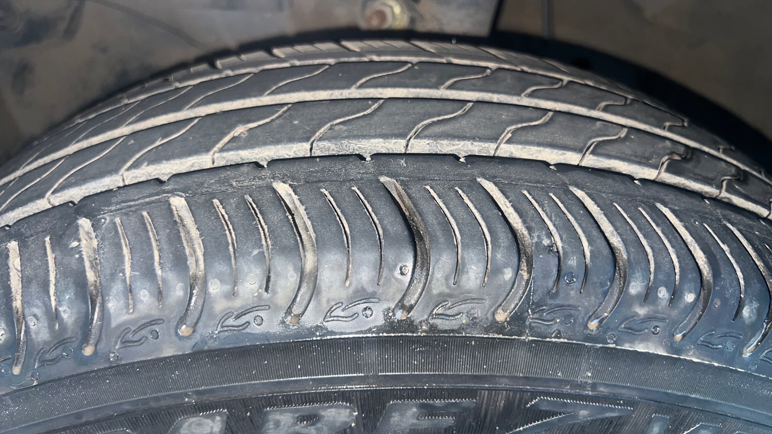 Used 2023 Honda Amaze VX CVT 1.2 Petrol Petrol Automatic tyres LEFT FRONT TYRE TREAD VIEW