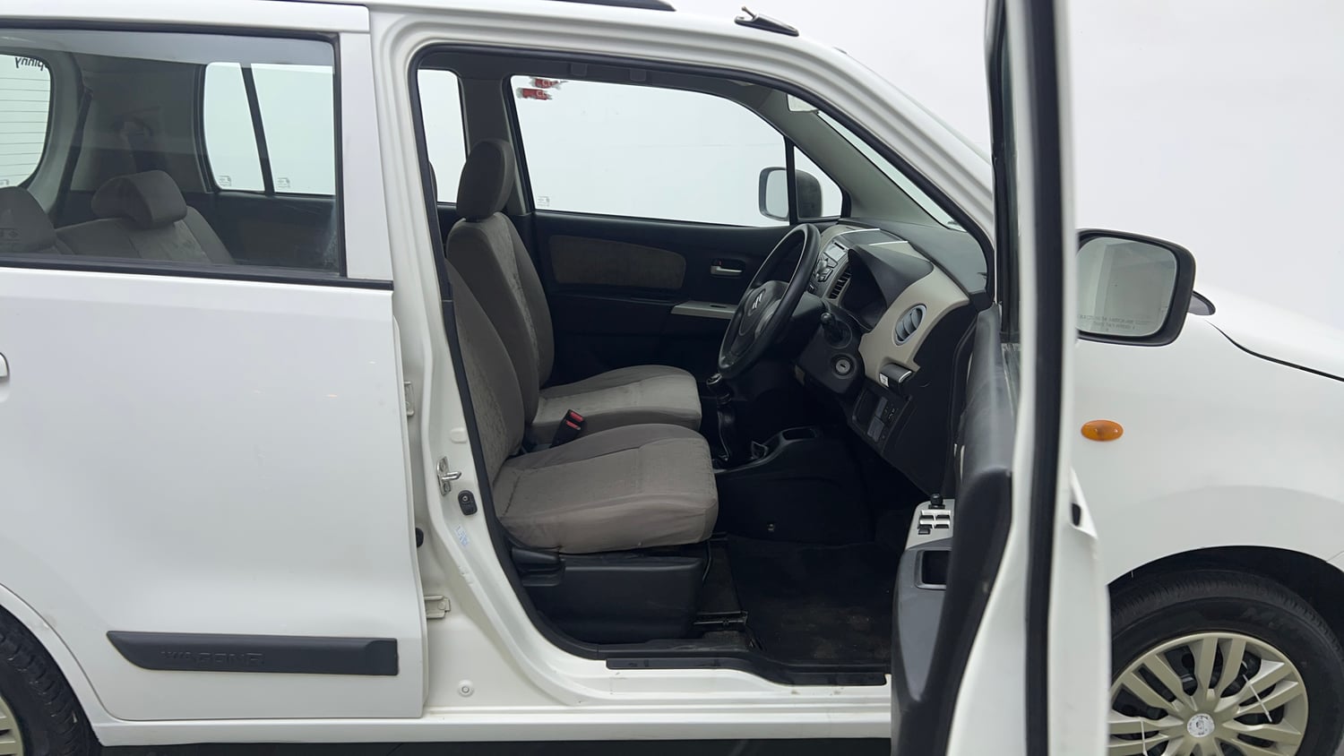 Used 2015 Maruti Suzuki Wagon R VXI Petrol Manual interior RIGHT SIDE FRONT DOOR CABIN VIEW