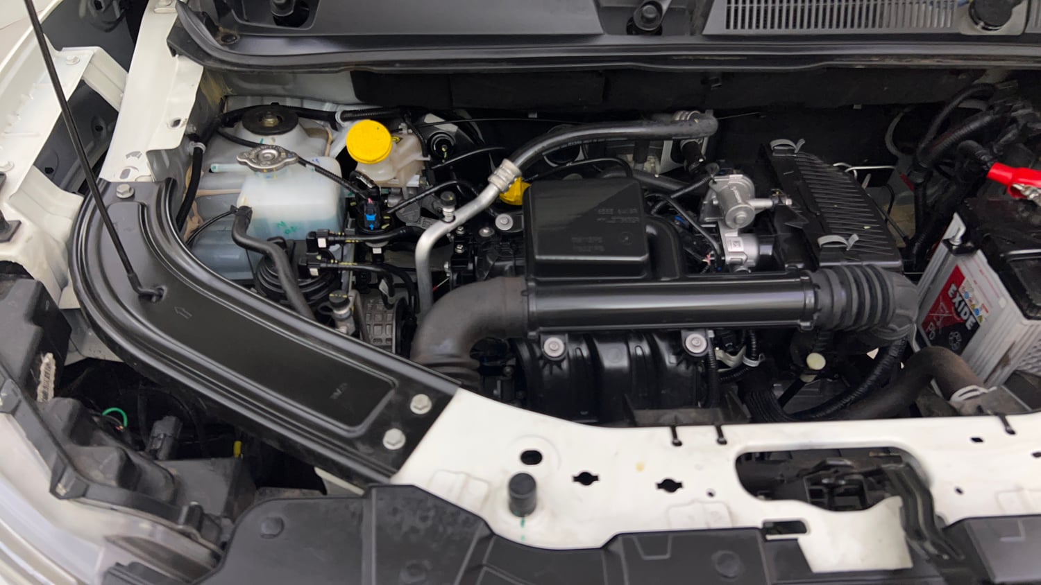 Used 2025 Renault Kiger RXL Petrol Manual engine ENGINE RIGHT SIDE VIEW