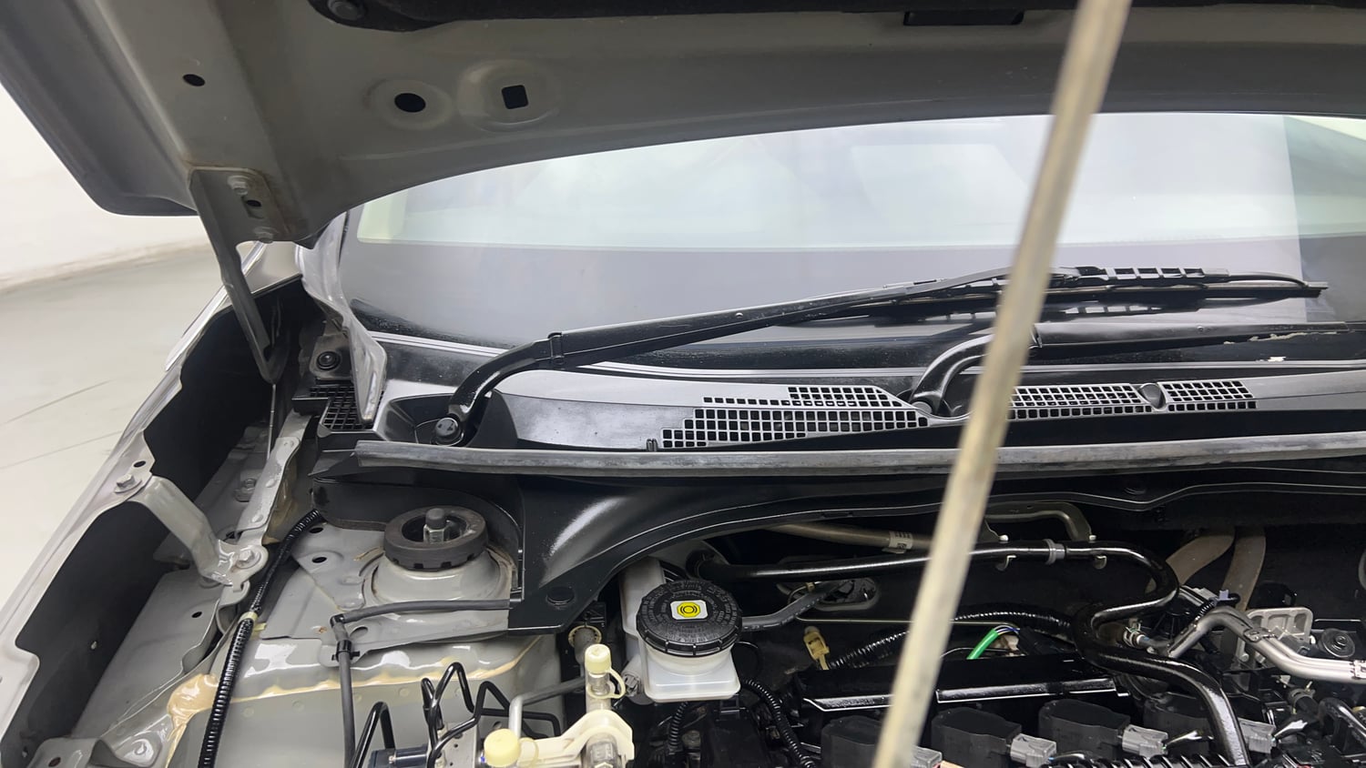 Used 2023 Honda Elevate VX MT Petrol Manual engine ENGINE RIGHT SIDE HINGE & APRON VIEW