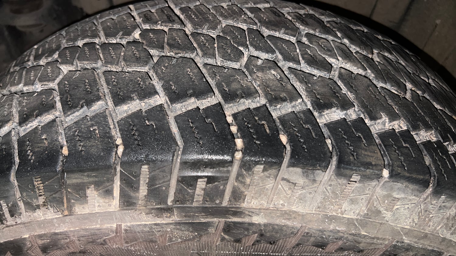 Used 2023 mahindra Thar LX Hard Top Petrol MT 4WD Petrol Manual tyres LEFT FRONT TYRE TREAD VIEW