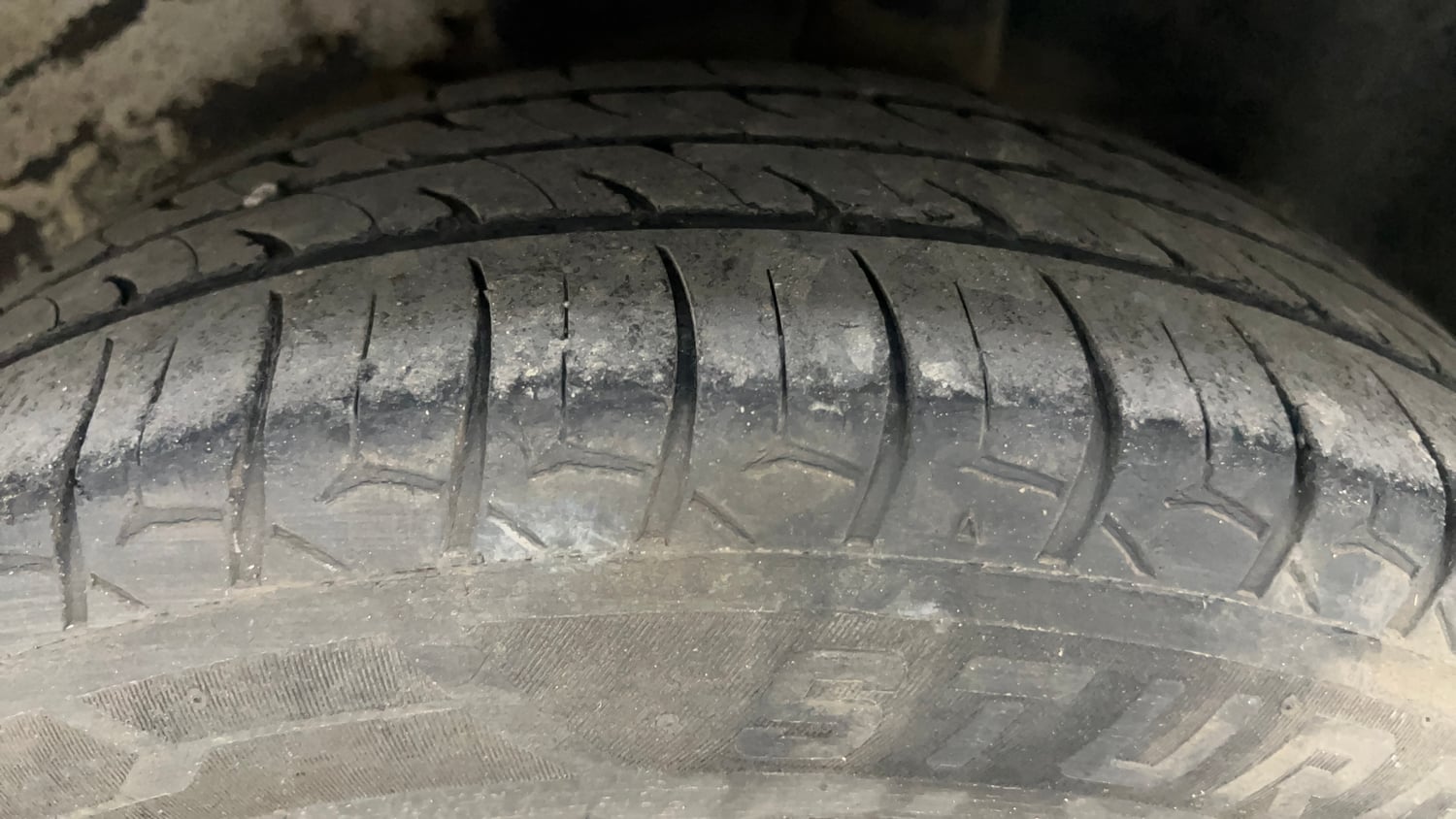 Used 2013 Ford Figo Duratorq Diesel ZXI 1.4 Diesel Manual tyres LEFT REAR TYRE TREAD VIEW