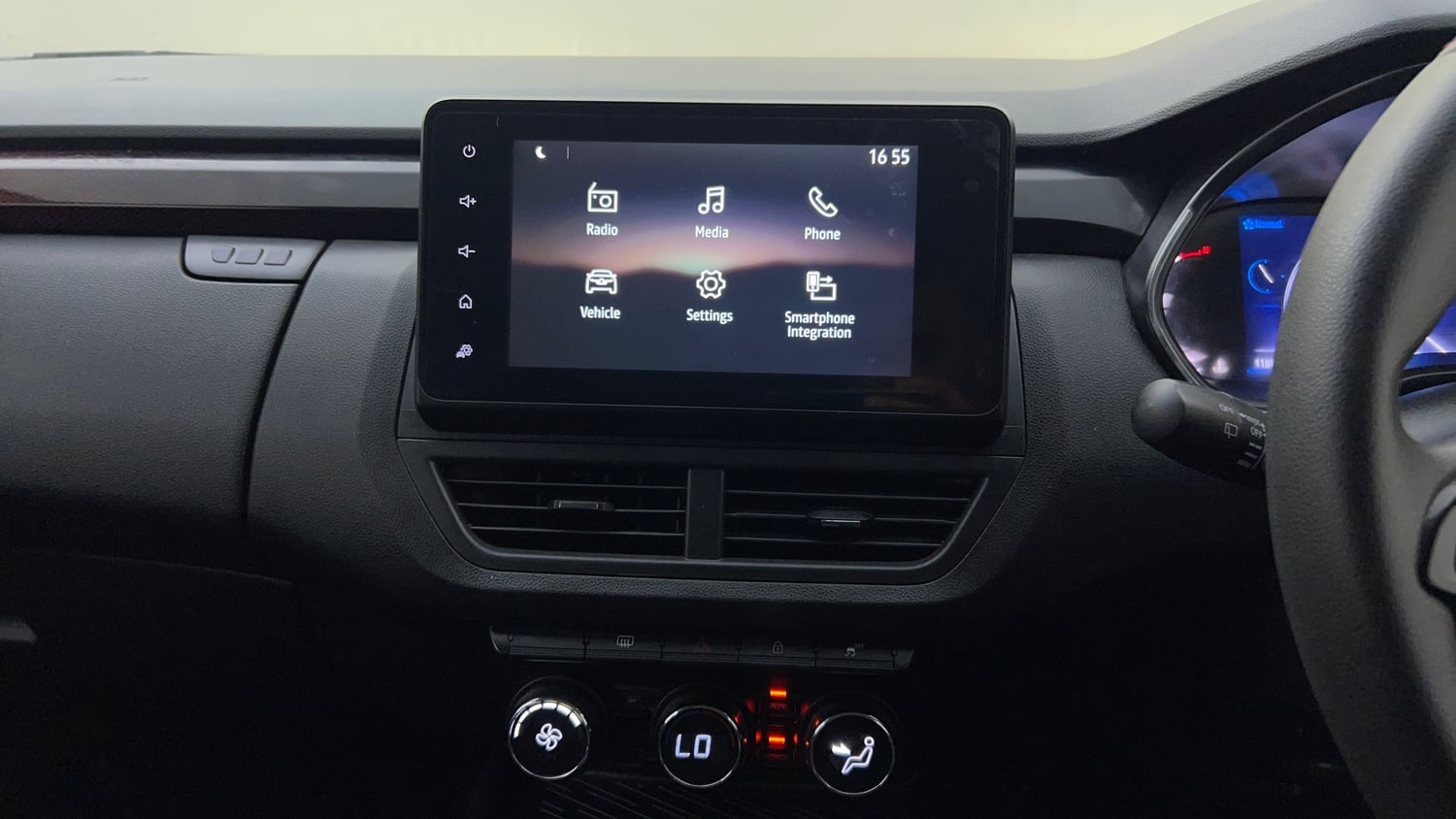 Used 2023 Renault Kiger RXZ MT Petrol Manual top_features Integrated (in-dash) music system