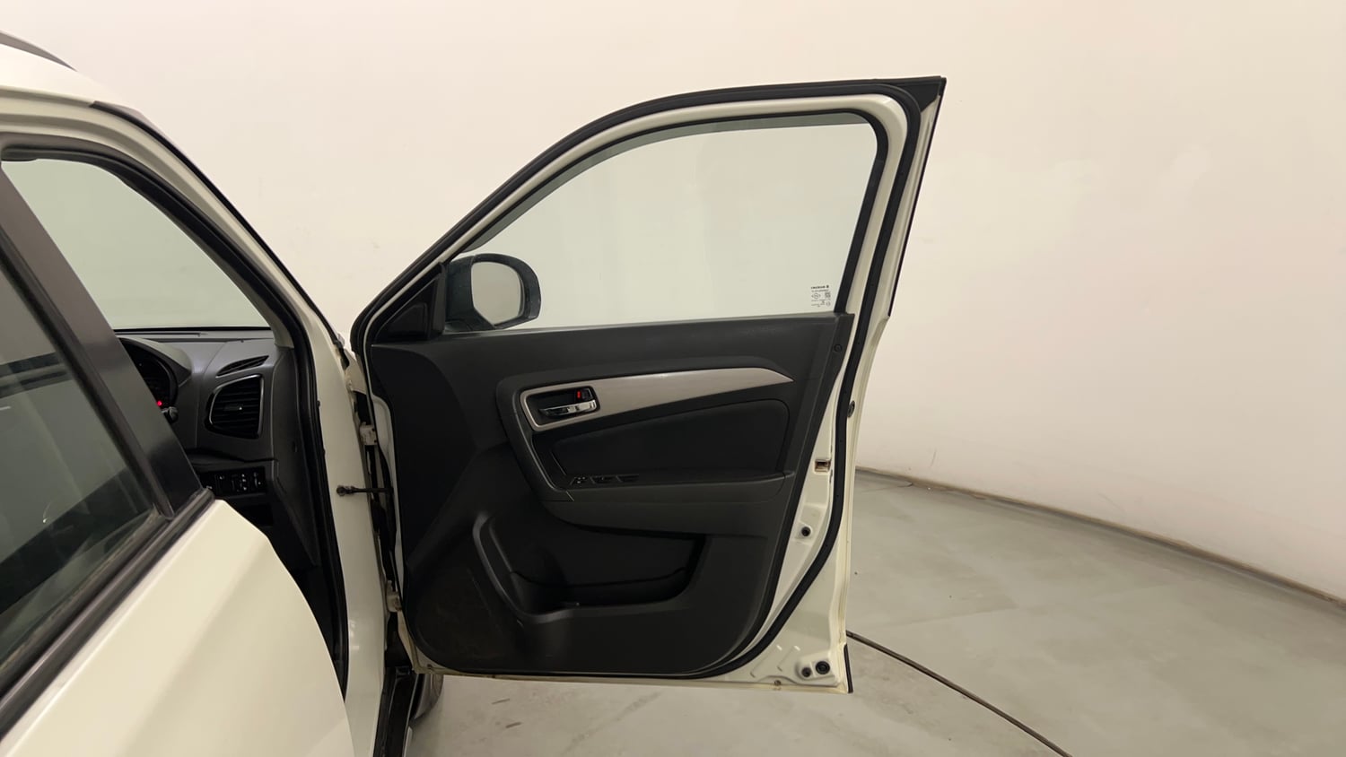 Used 2017 Maruti Suzuki Vitara Brezza [2016-2020] ZDi Plus Diesel Manual interior RIGHT FRONT DOOR OPEN VIEW