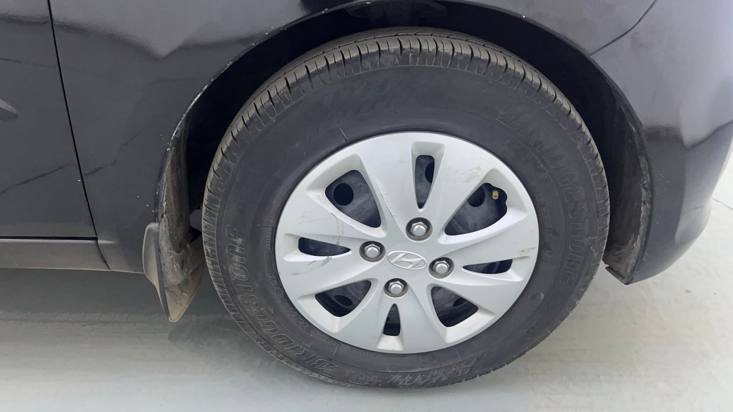Used 2012 Hyundai i10 Sportz 1.2 Kappa2 Petrol Manual tyres RIGHT FRONT TYRE RIM VIEW