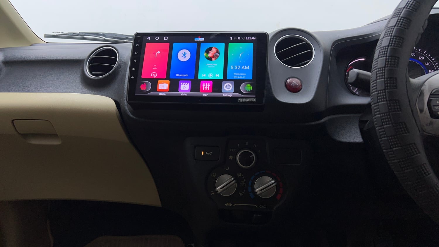 Used 2015 Honda Amaze 1.2 S i-VTEC Petrol Manual top_features Integrated (in-dash) music system