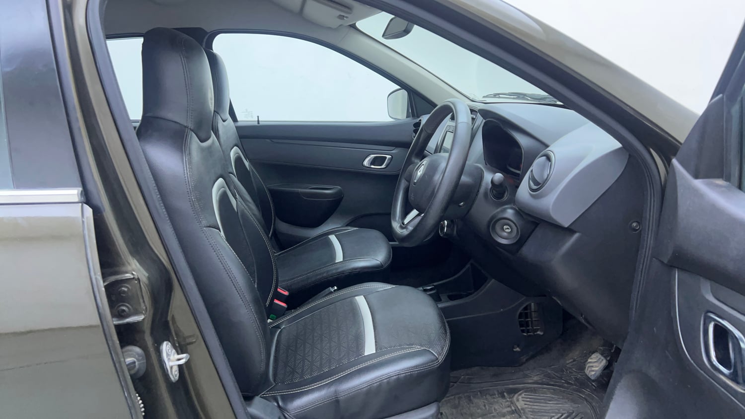 Used 2019 Renault Kwid 1.0 RXT AMT Opt Petrol Automatic interior RIGHT SIDE FRONT DOOR CABIN VIEW