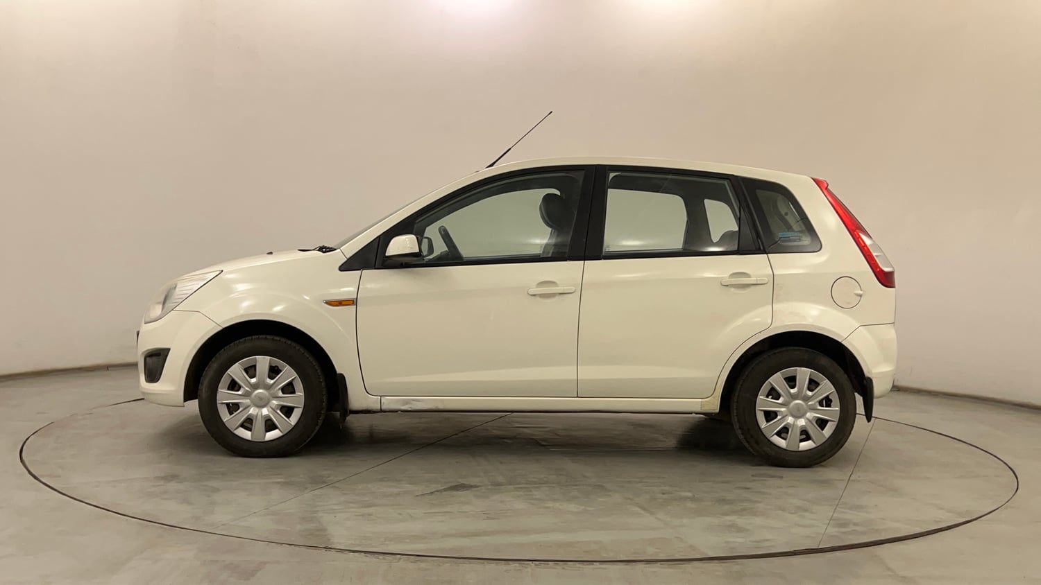 Used 2013 Ford Figo Duratorq Diesel ZXI 1.4 Diesel Manual exterior LEFT SIDE VIEW