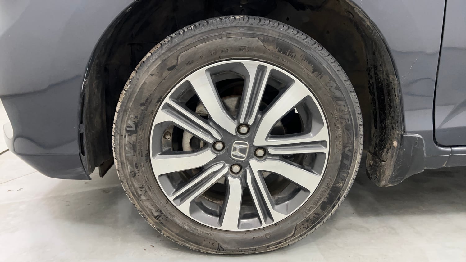 Used 2023 Honda Amaze VX MT 1.2 Petrol Petrol Manual tyres LEFT FRONT TYRE RIM VIEW