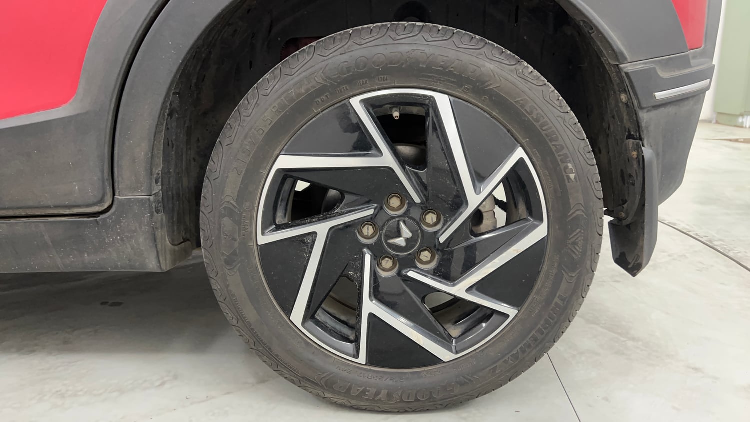 Used 2024 Mahindra XUV 3XO AX7 1.2 Petrol AT Petrol Automatic tyres LEFT REAR TYRE RIM VIEW
