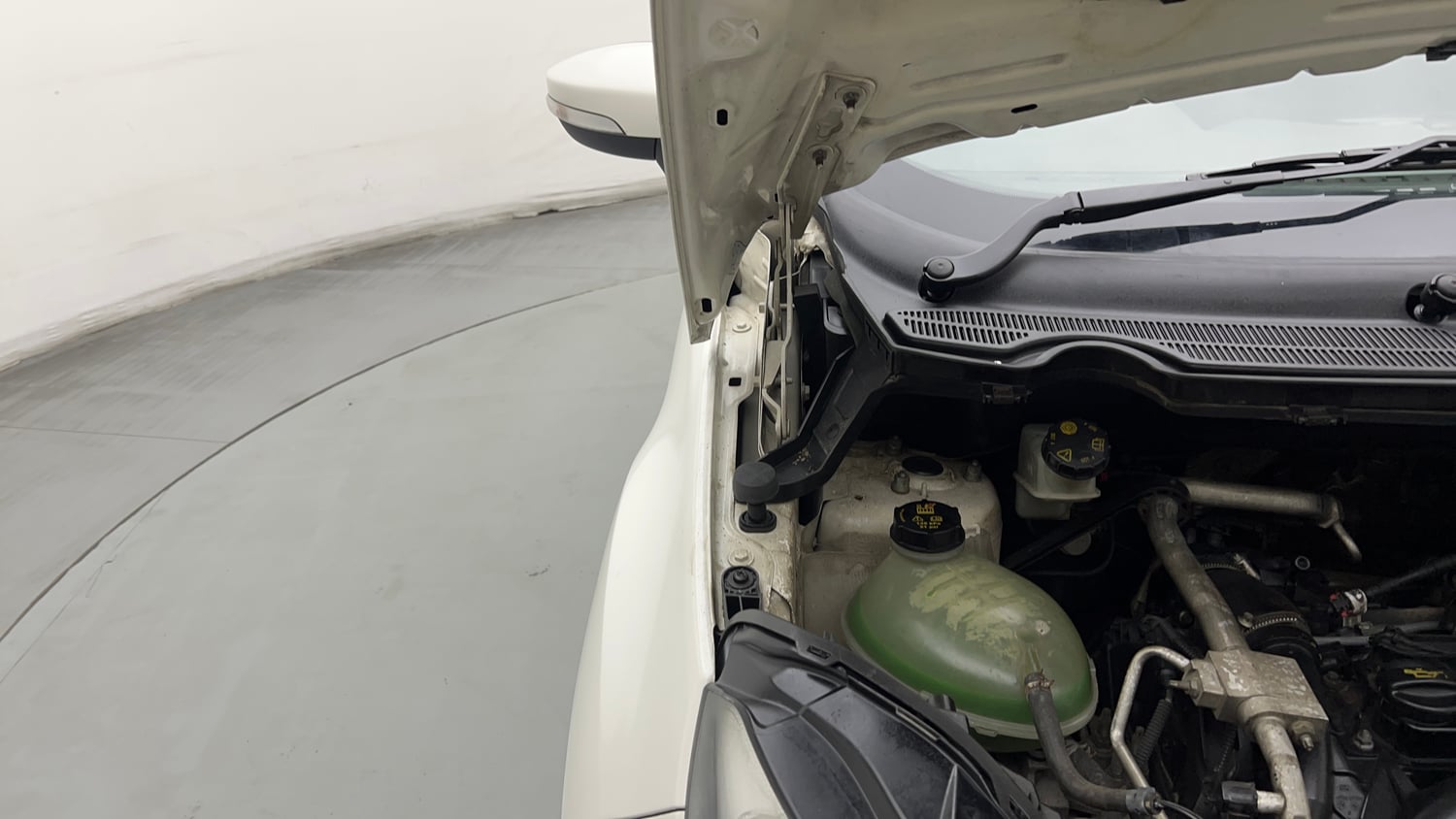 Used 2018 Ford EcoSport Trend + 1.5L TDCi Diesel Manual engine ENGINE RIGHT SIDE HINGE & APRON VIEW