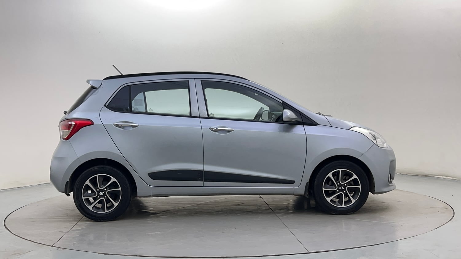 Used 2019 Hyundai Grand i10 Asta 1.2 Kappa VTVT Petrol Manual exterior RIGHT SIDE VIEW