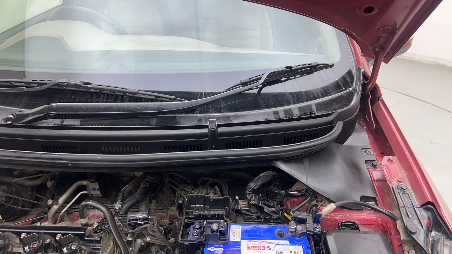 Used 2019 Hyundai Elite i20 Sportz Plus 1.2 Petrol Manual engine ENGINE LEFT SIDE HINGE & APRON VIEW