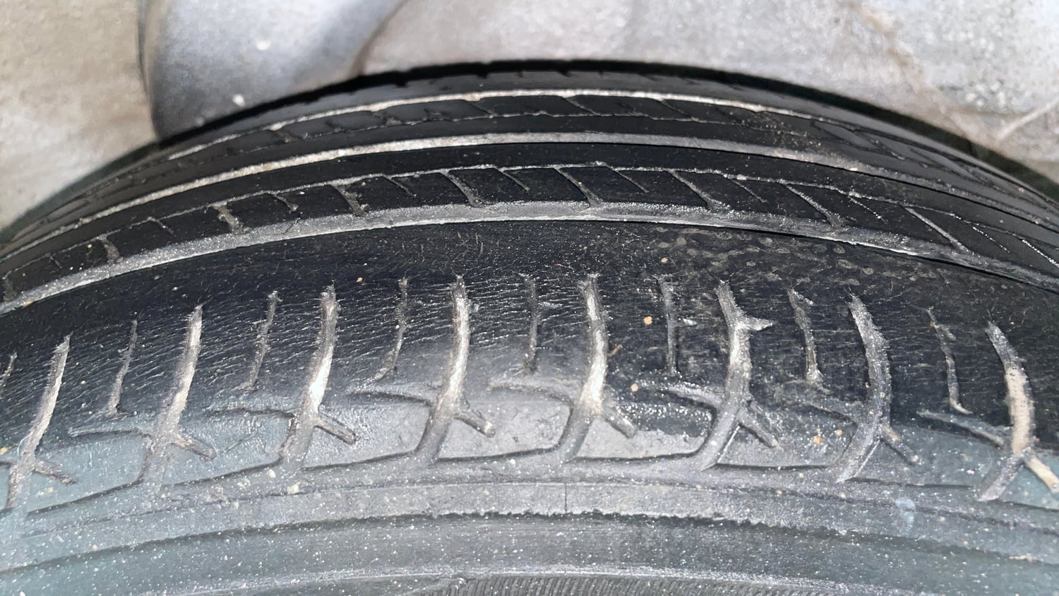 Used 2013 Hyundai i20 Magna (O) 1.2 Petrol Manual tyres LEFT REAR TYRE TREAD VIEW